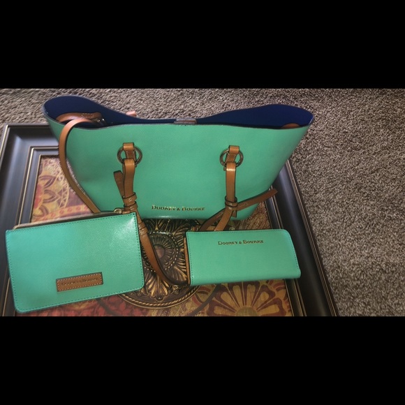 Dooney & Bourke purse and wallets - Picture 1 of 5